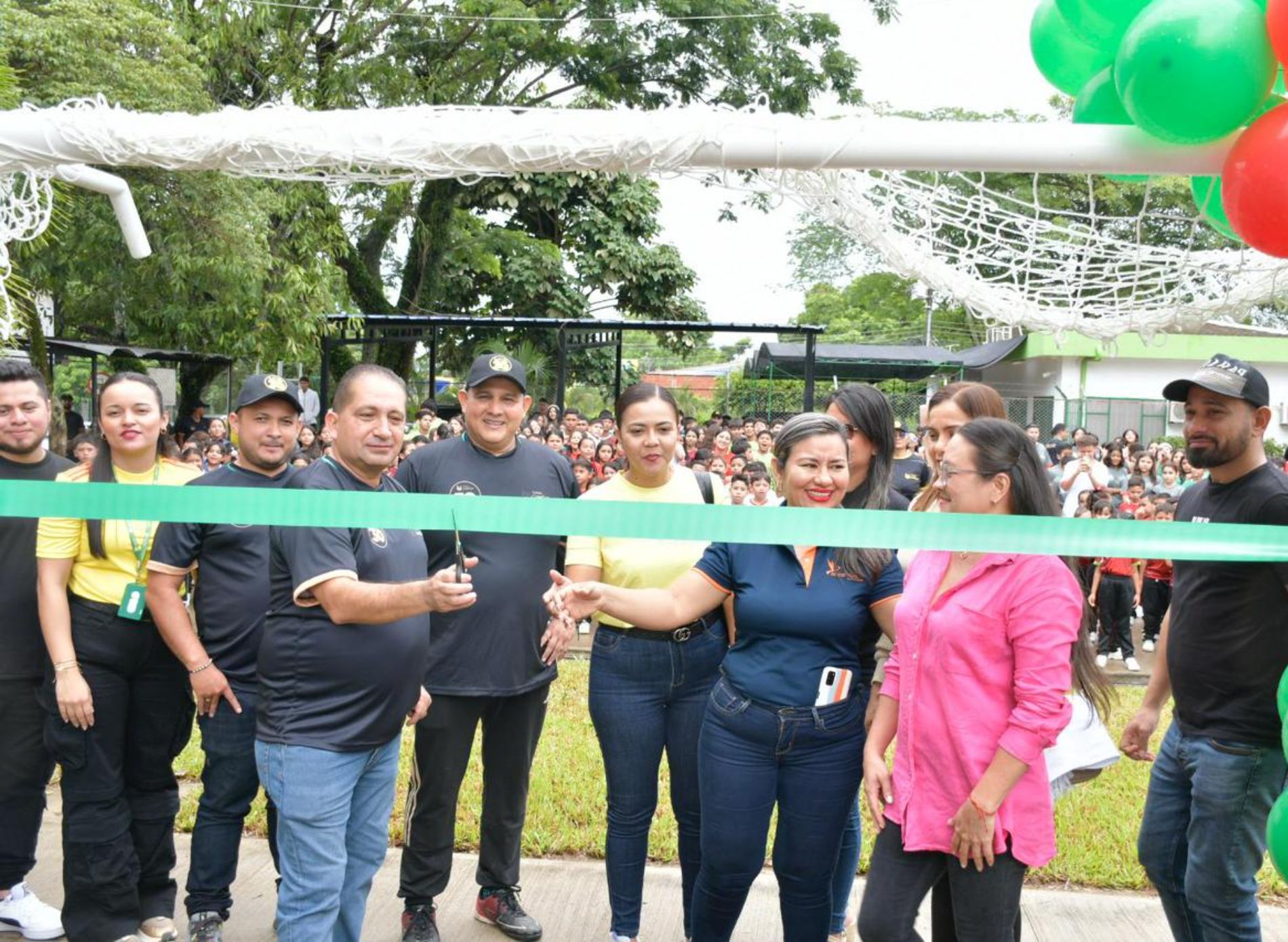 Inauguración cancha de grama de fútbol 5 del Colegio Comfiar
