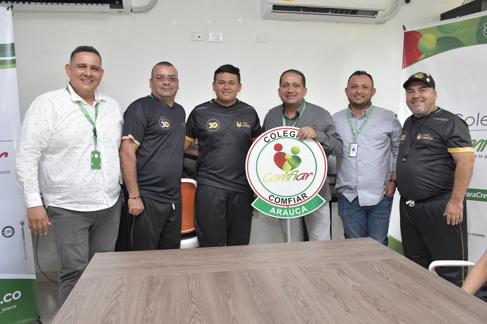 Colegio Comfiar impulsa el talento juvenil entregando dotación deportiva a estudiantes que competirán en la fase departamental de los Juegos Intercolegiados