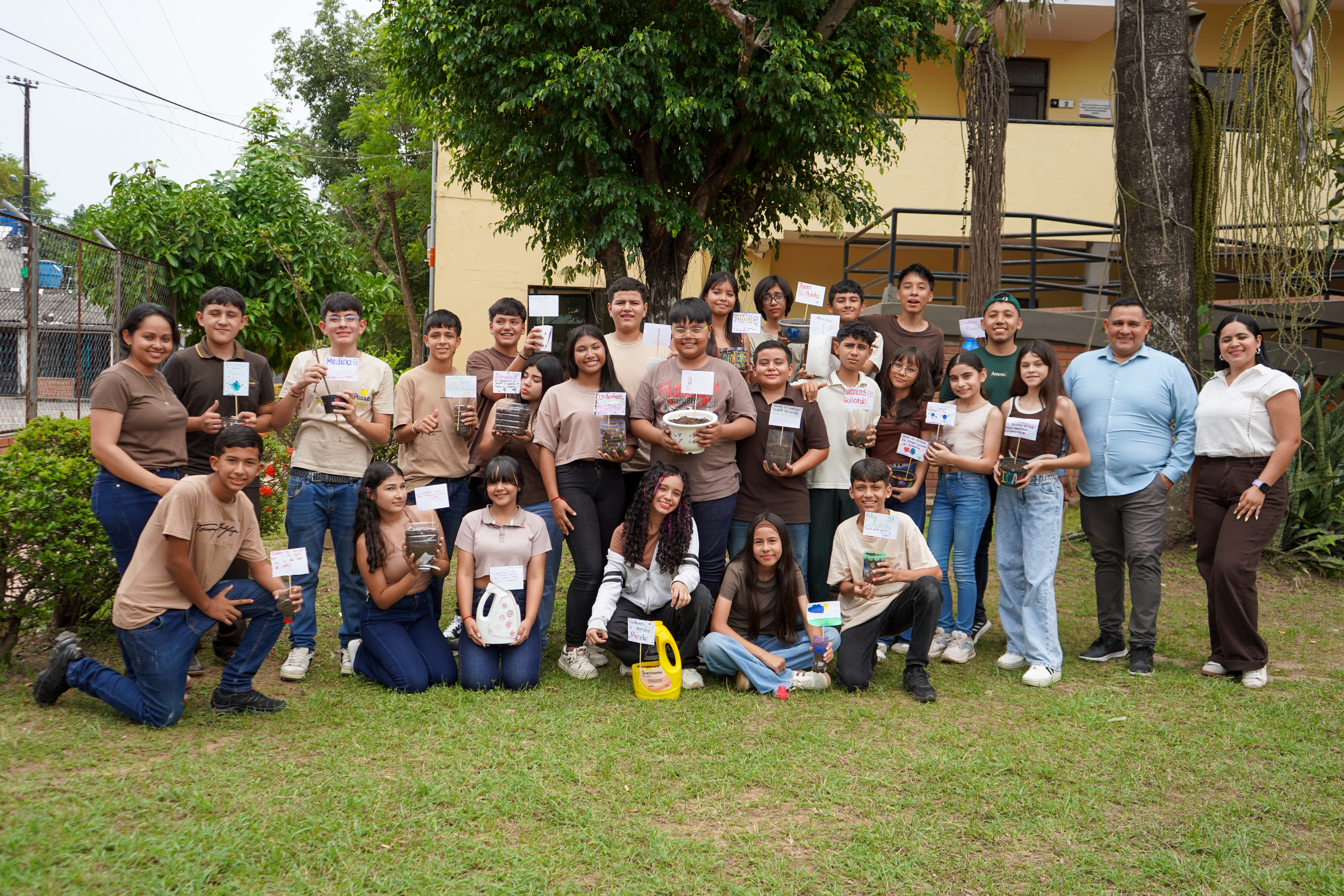 El Colegio Comfiar se Viste de Verde en el Día de la Tierra